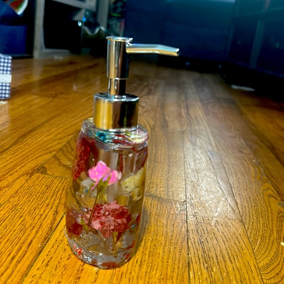 Handmade resin soap dispenser - Picture 4 of 8